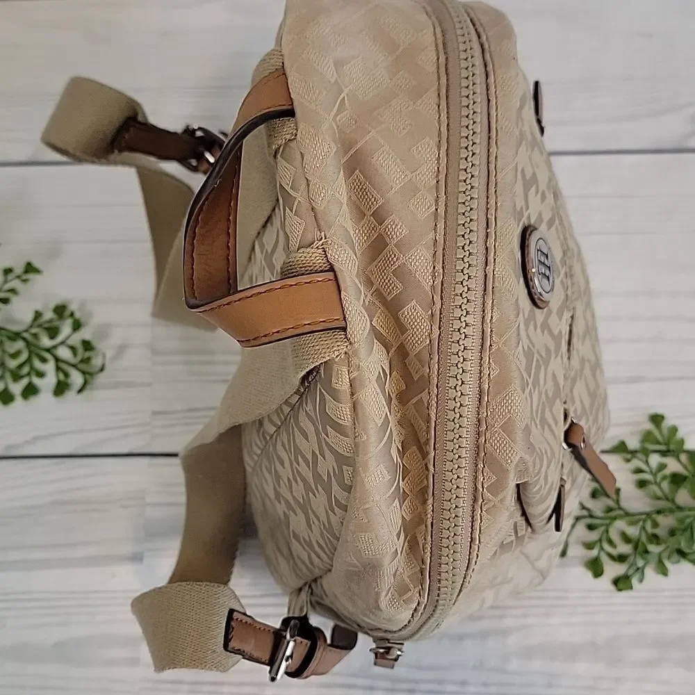 Tommy Hilfiger mini backpack logo print - tan